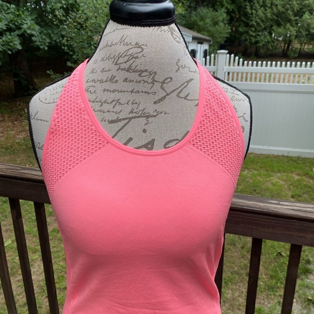 Fabletics Tank   - Picture 2 of 3